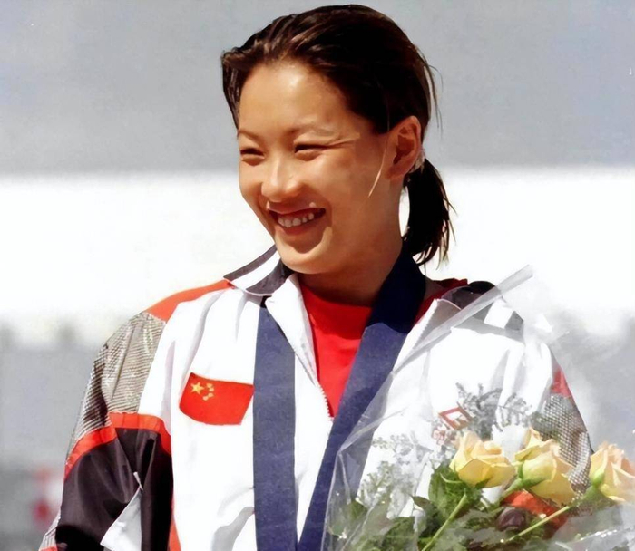 yl7703永利-恩爱23年难敌残酷现实！73岁梁锦松已衰老，47岁伏明霞仍美丽动人|感情|女儿|父母|两人|亿万富翁_新浪新闻