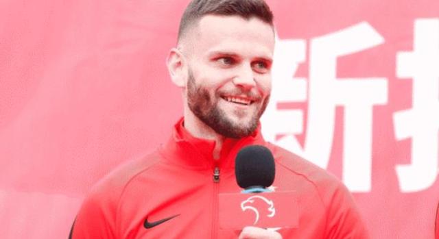 海港新援后卫：中超有很多优秀前锋 但有信心防住